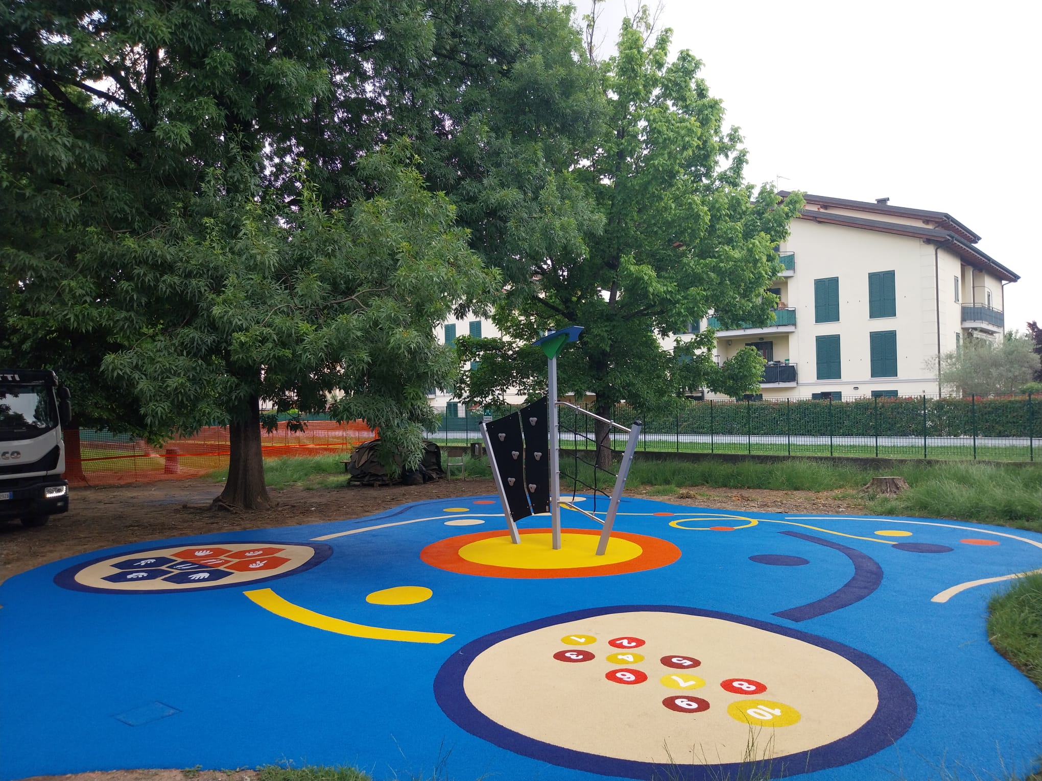 Nuova pavimentazione scuola Ferrari